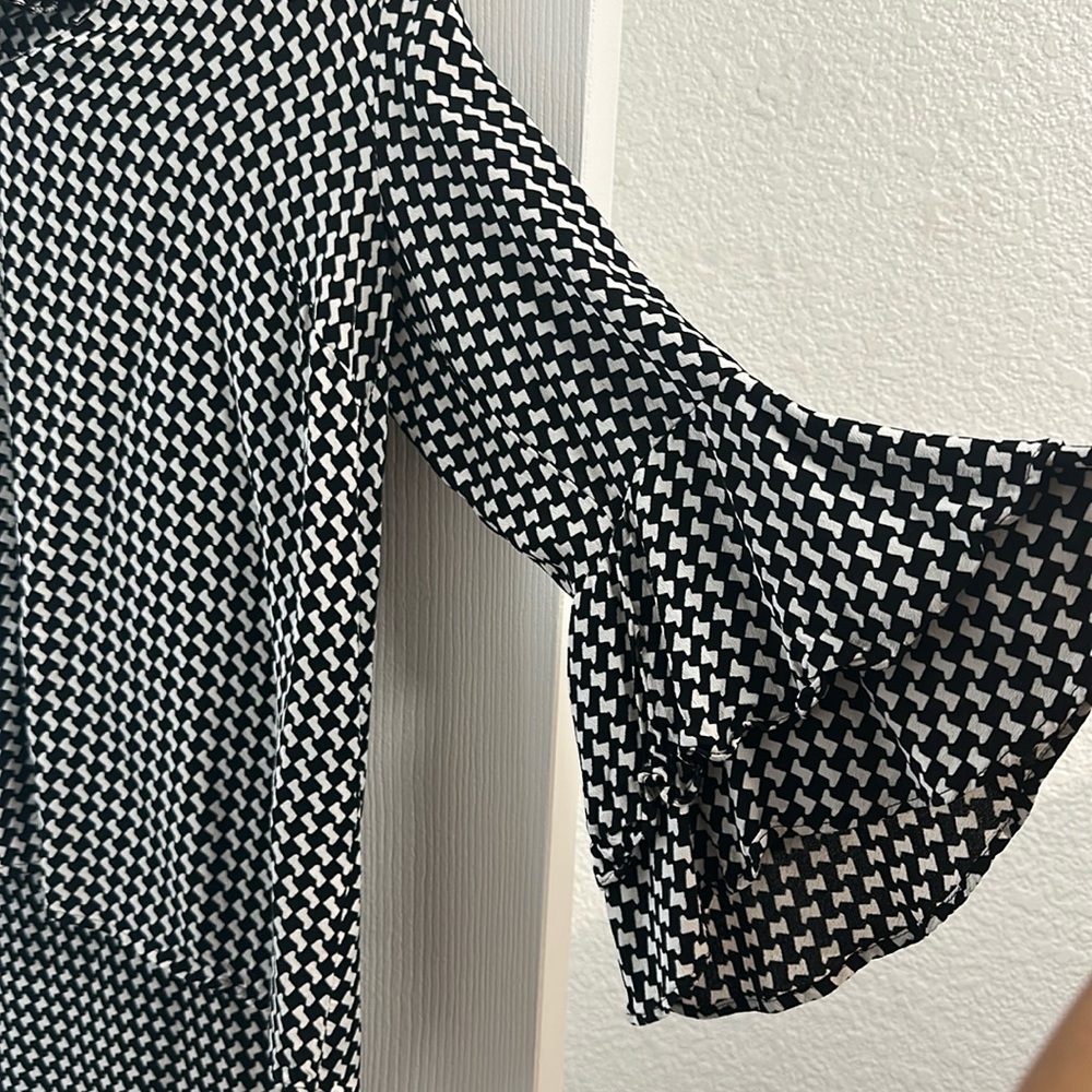 Zara size M black and white blouse